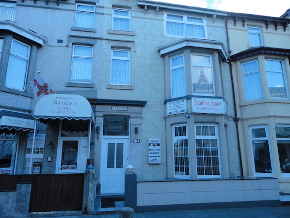 Front of property - Ivanhoe Hotel (Blackpool)