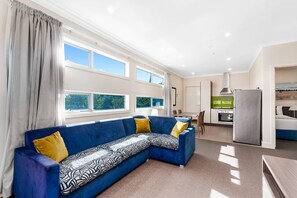 Literie de qualité supérieure, surmatelas, minibar, bureau