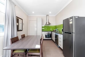 Literie de qualité supérieure, surmatelas, minibar, bureau