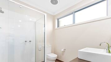 Efficiency, Suite, 1 King Bed, Non Smoking | Bathroom