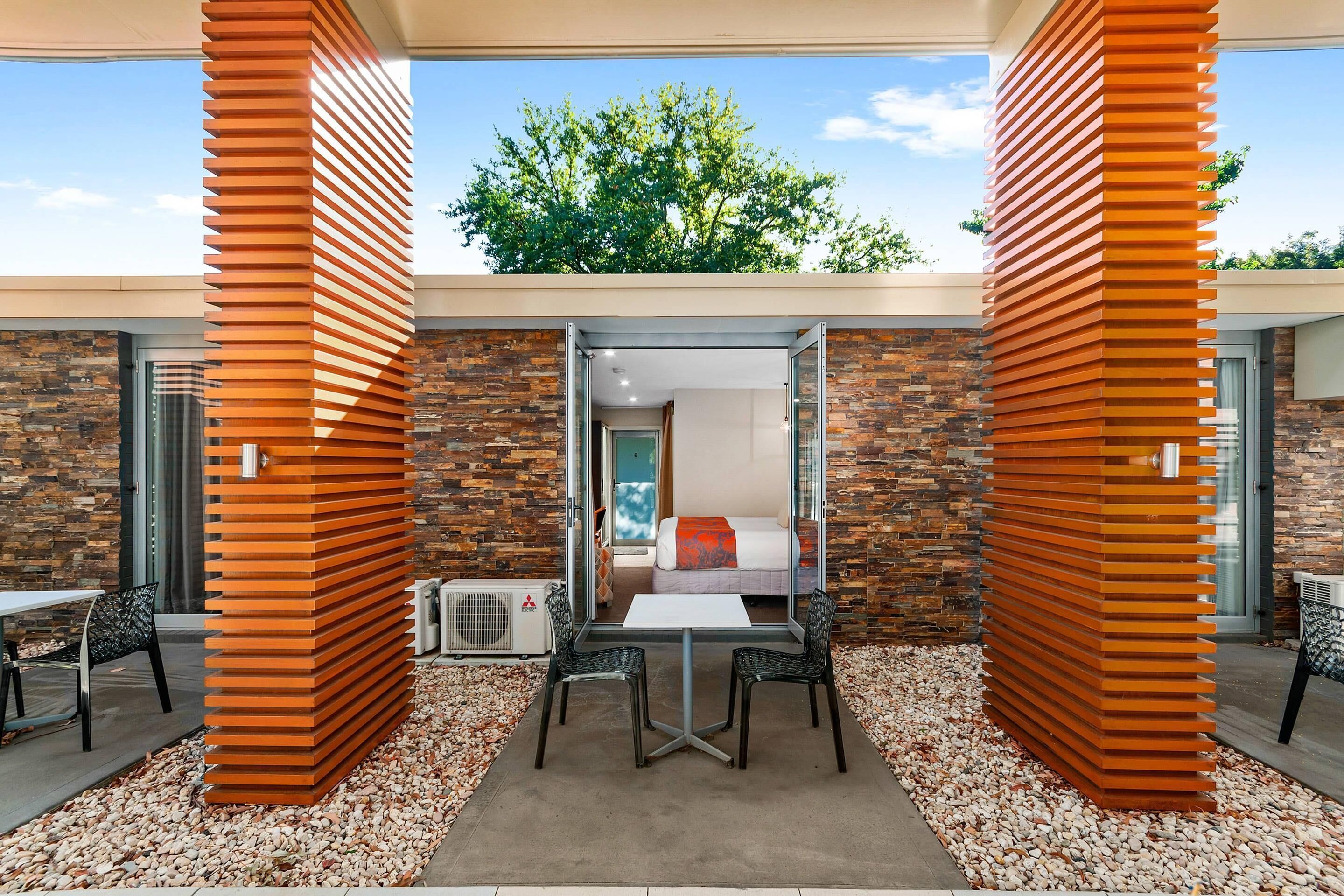 Standardrum - 1 queensize-säng - icke-rökare | Sängtillbehör av högsta kvalitet, bäddmadrasser, minibar och skrivbord