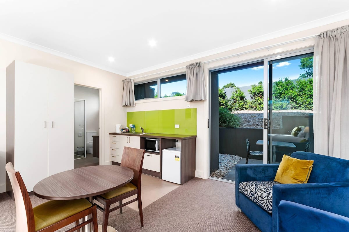 Efficiency - Svit - 1 kingsize-sÀng - icke-rökare | SÀngtillbehör av högsta kvalitet, bÀddmadrasser, minibar och skrivbord