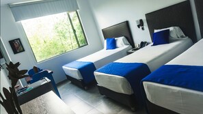 Standard Triple Room | Minibar, desk, iron/ironing board, free WiFi - Hotel Ventura (Floridablanca)