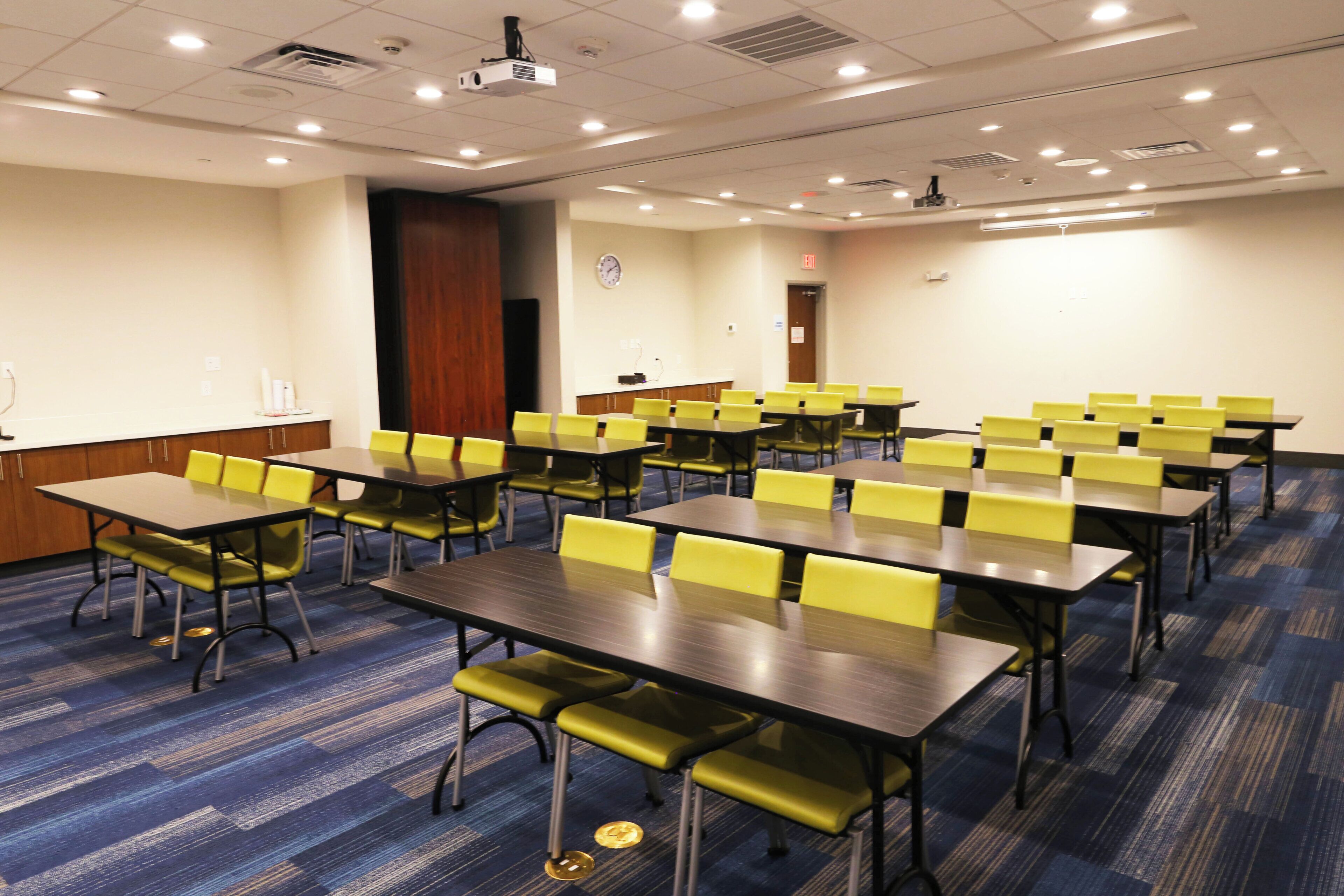 Photo - Holiday Inn Express & Suites Houston IAH - Beltway 8 by IHG