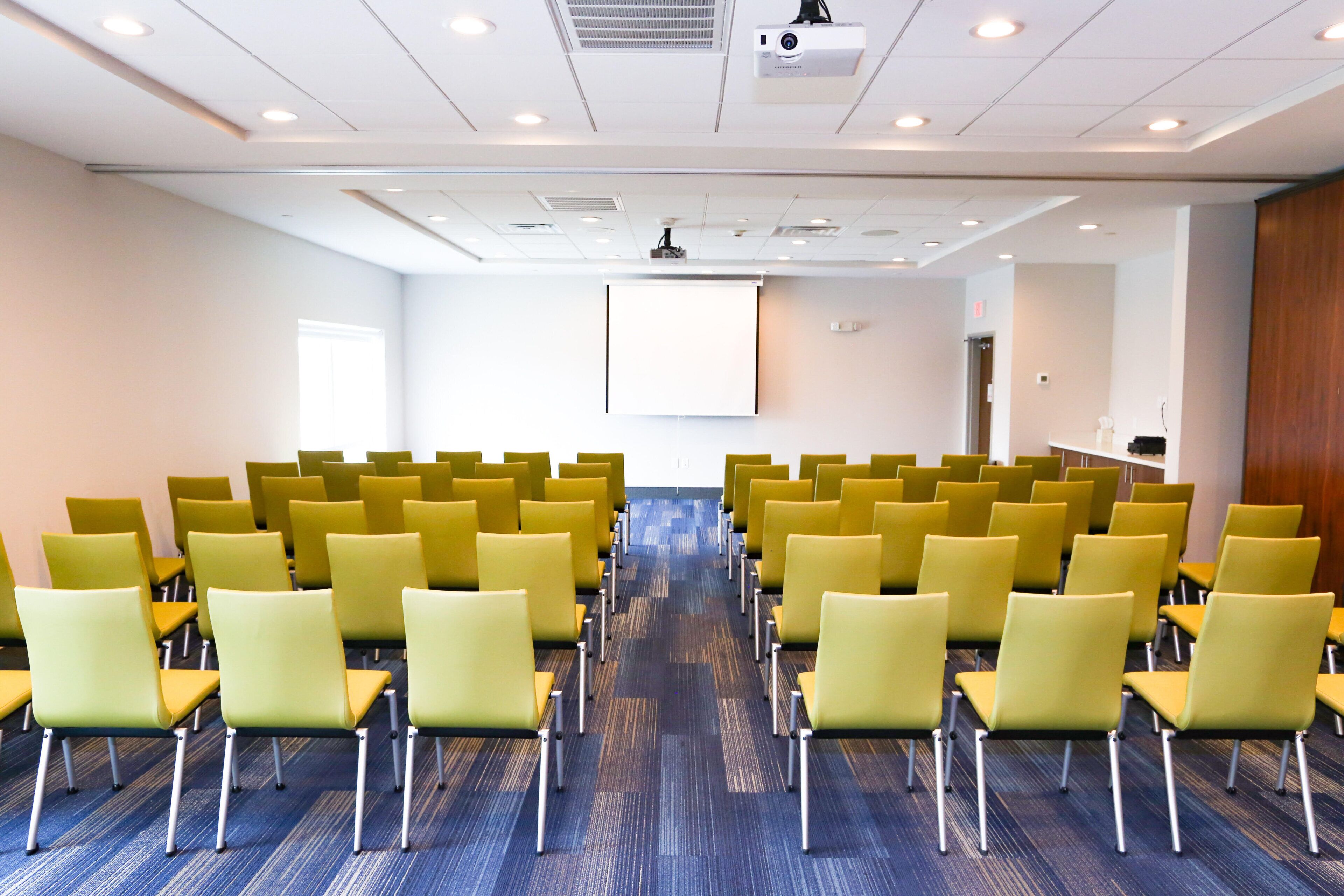 Photo - Holiday Inn Express & Suites Houston IAH - Beltway 8 by IHG