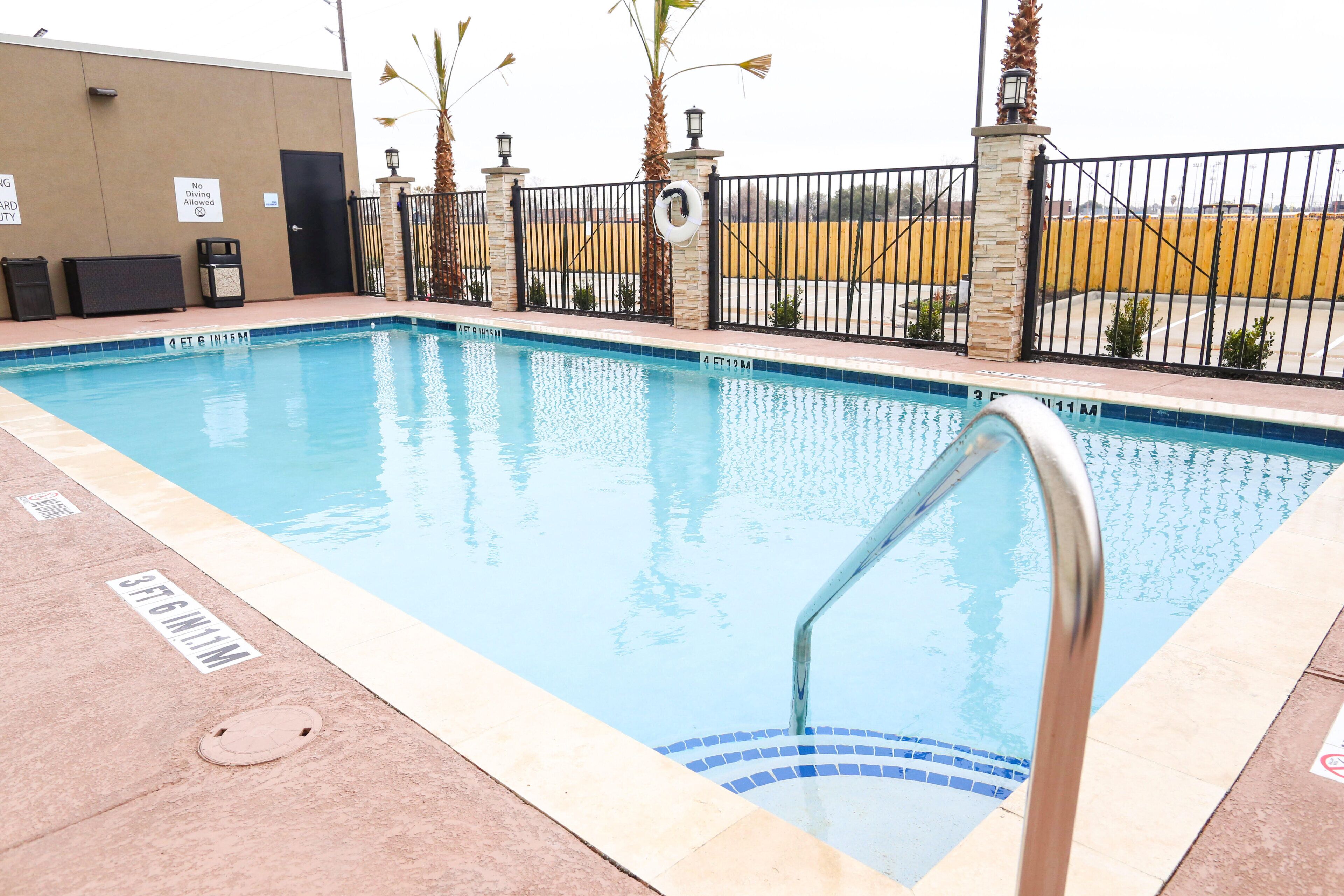 Photo - Holiday Inn Express & Suites Houston IAH - Beltway 8 by IHG
