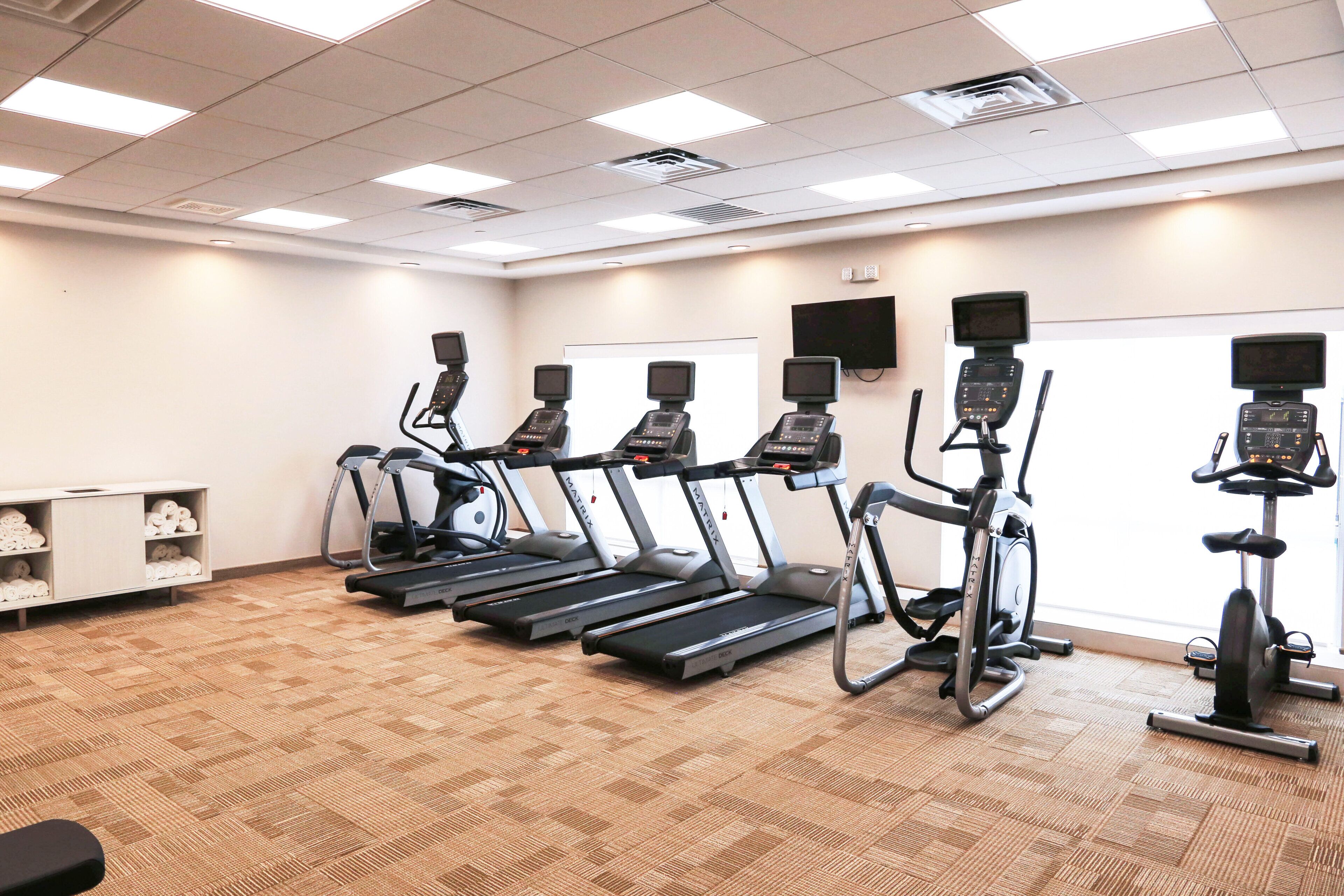 Photo - Holiday Inn Express & Suites Houston IAH - Beltway 8 by IHG