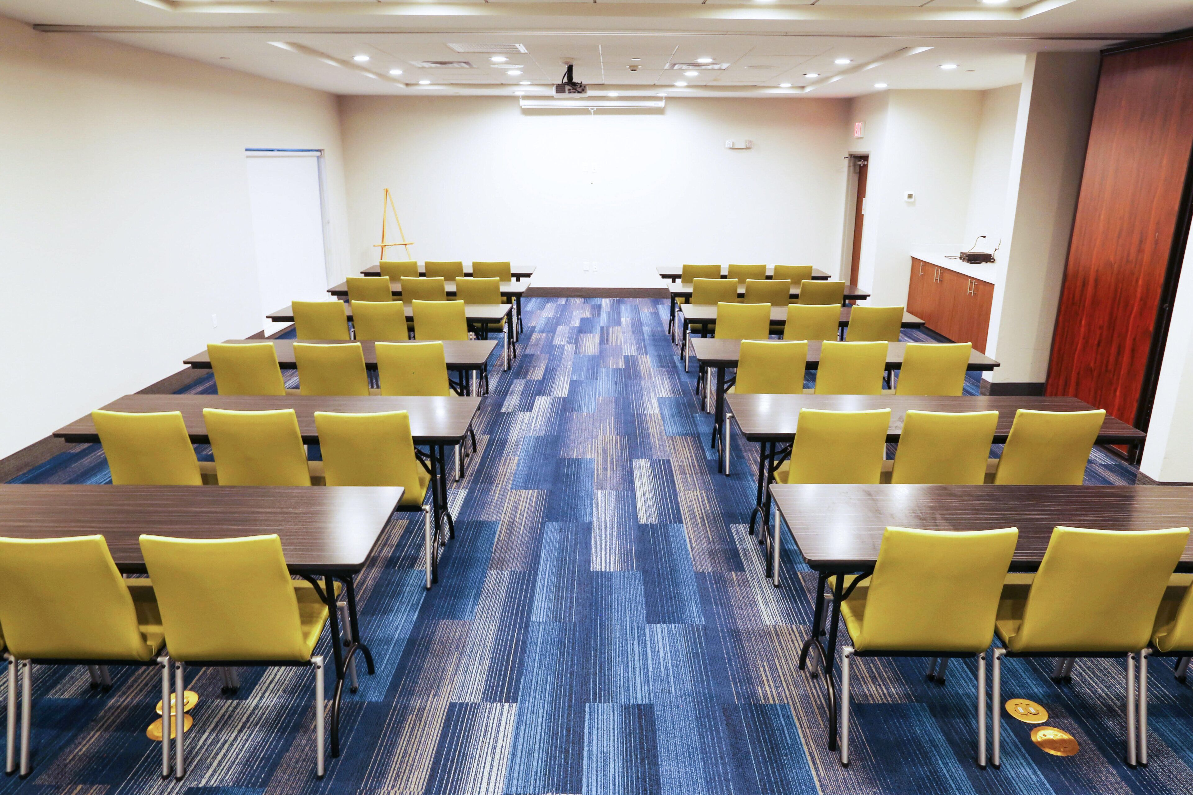 Photo - Holiday Inn Express & Suites Houston IAH - Beltway 8 by IHG