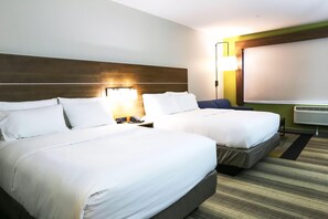 In-room safe, desk, blackout drapes, iron/ironing board - Holiday Inn Express & Suites Houston IAH - Beltway 8 by IHG (Houston)