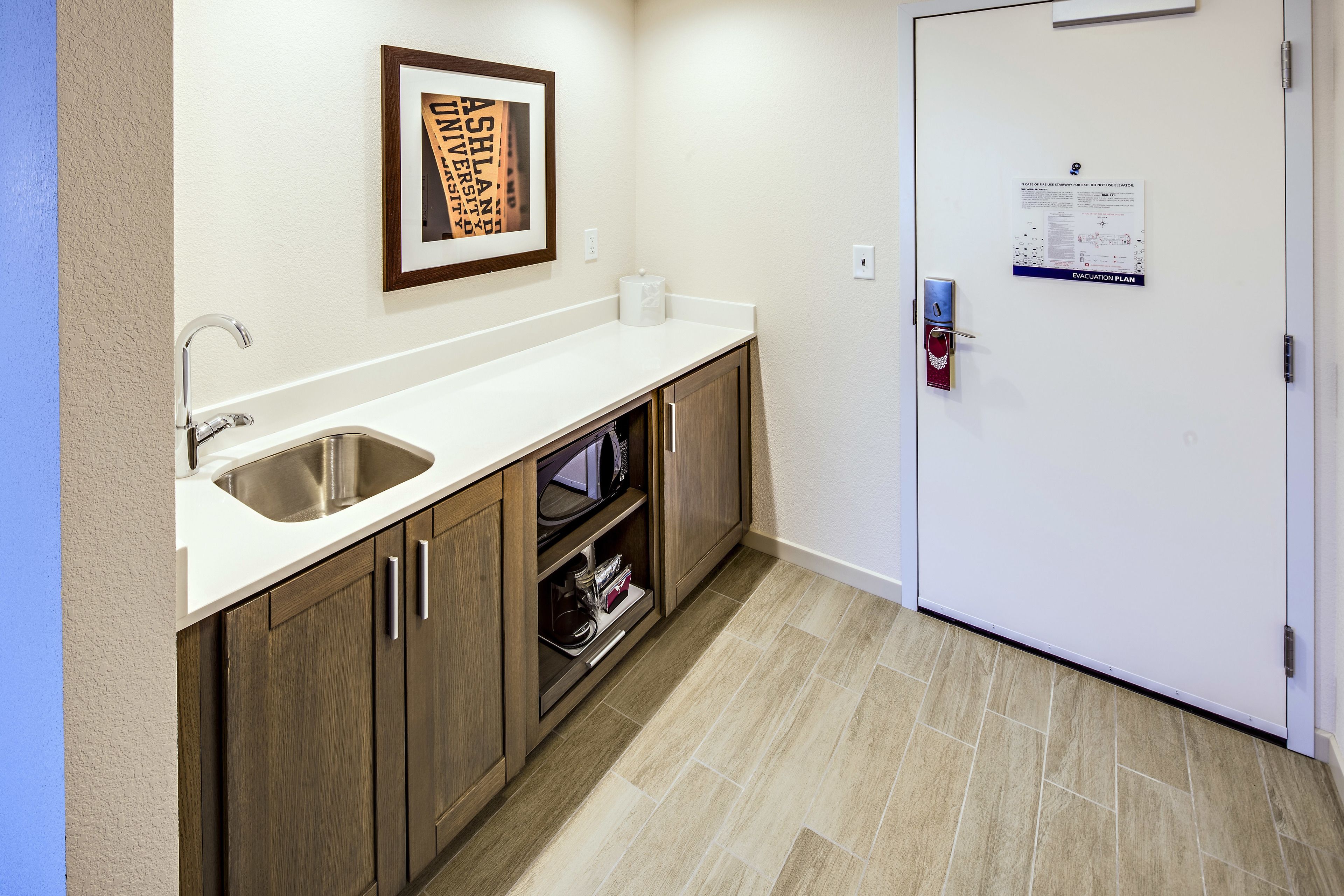 studio, 1 king bed, non smoking, refrigerator & microwave (wet bar) | desk, laptop workspace, blackout curtains, iron/ironing board