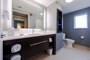Articles de toilette (gratuits), séchoir à cheveux, serviettes fournies