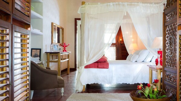 Minibar, in-room safe, blackout curtains, free WiFi