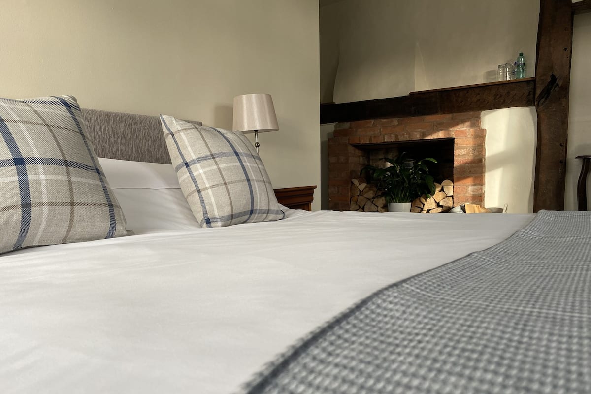 Habitación doble panorámica, 1 cama King size, baño en la habitación, vista al río | Wifi gratis y ropa de cama