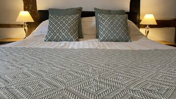 Double Room, Garden View | Free WiFi, bed sheets