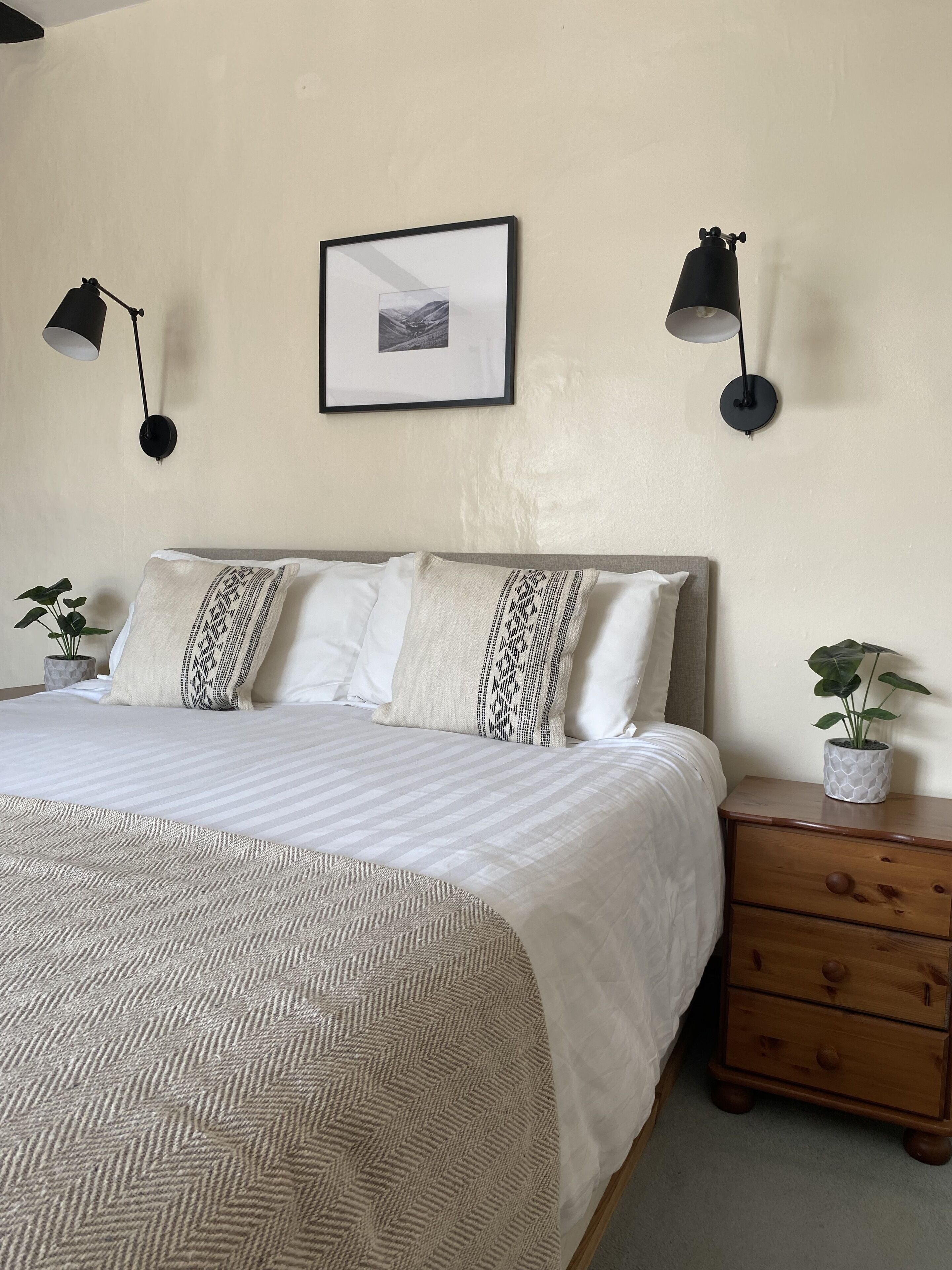 Double Room, River View | Free WiFi, bed sheets