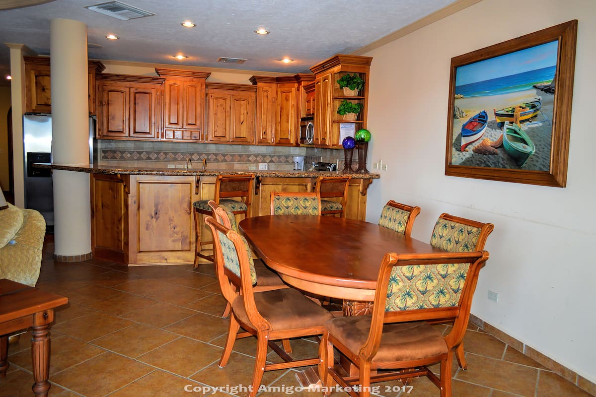 Apartment, 3 Bedrooms, Ocean View | In-room dining