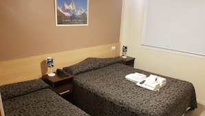 Habitación triple | Escritorio, cunas gratuitas, wifi gratis