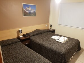 Triple Room | Desk, free cribs/infant beds, free WiFi - Hotel Europa (Mar del Plata)