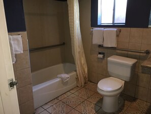 Bathroom - Hyde Park (Los Angeles)