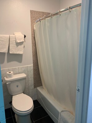 Standard Room, 1 King Bed | Free WiFi, bed sheets - Budget Motel (Los Angeles)