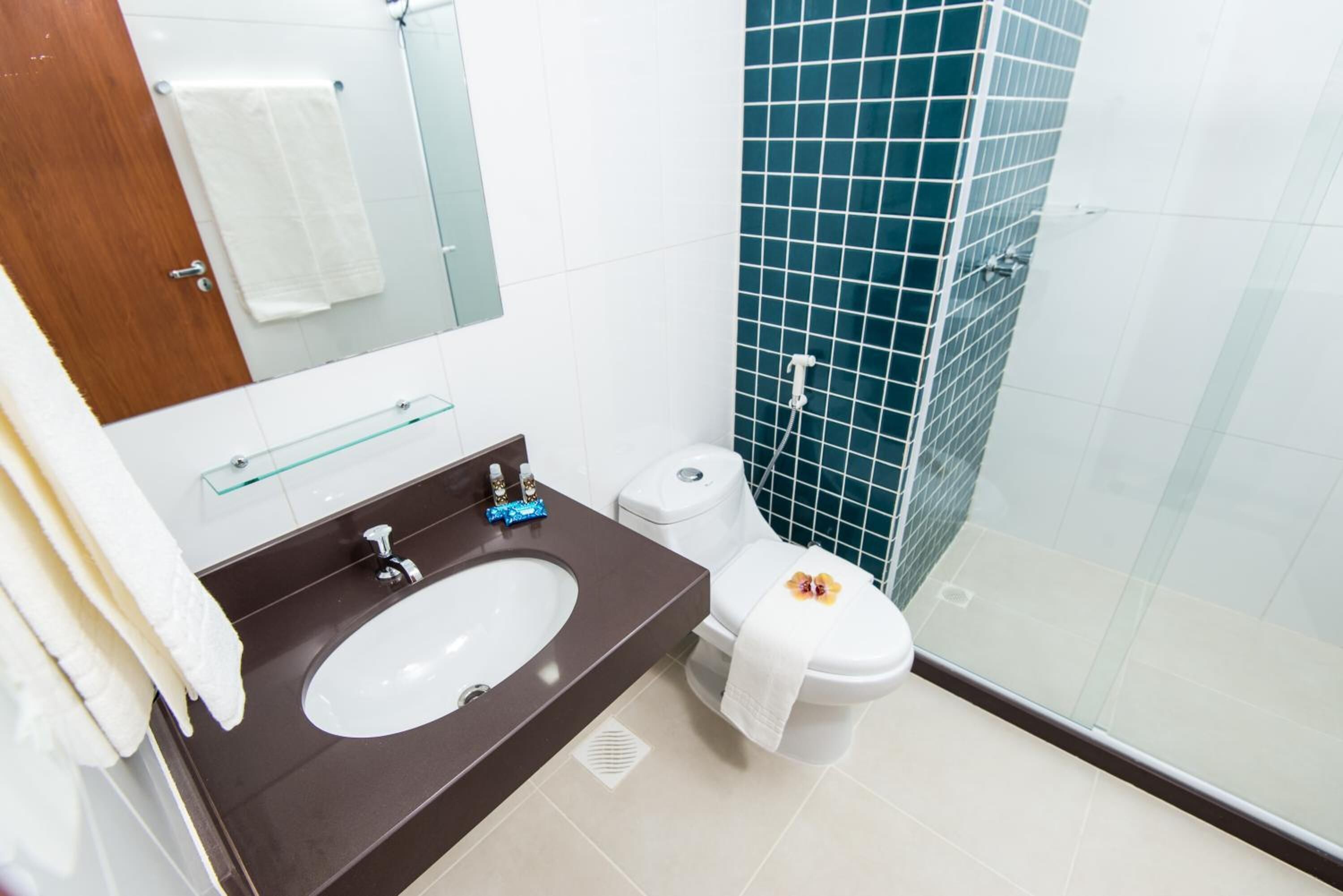 shower, free toiletries, towels