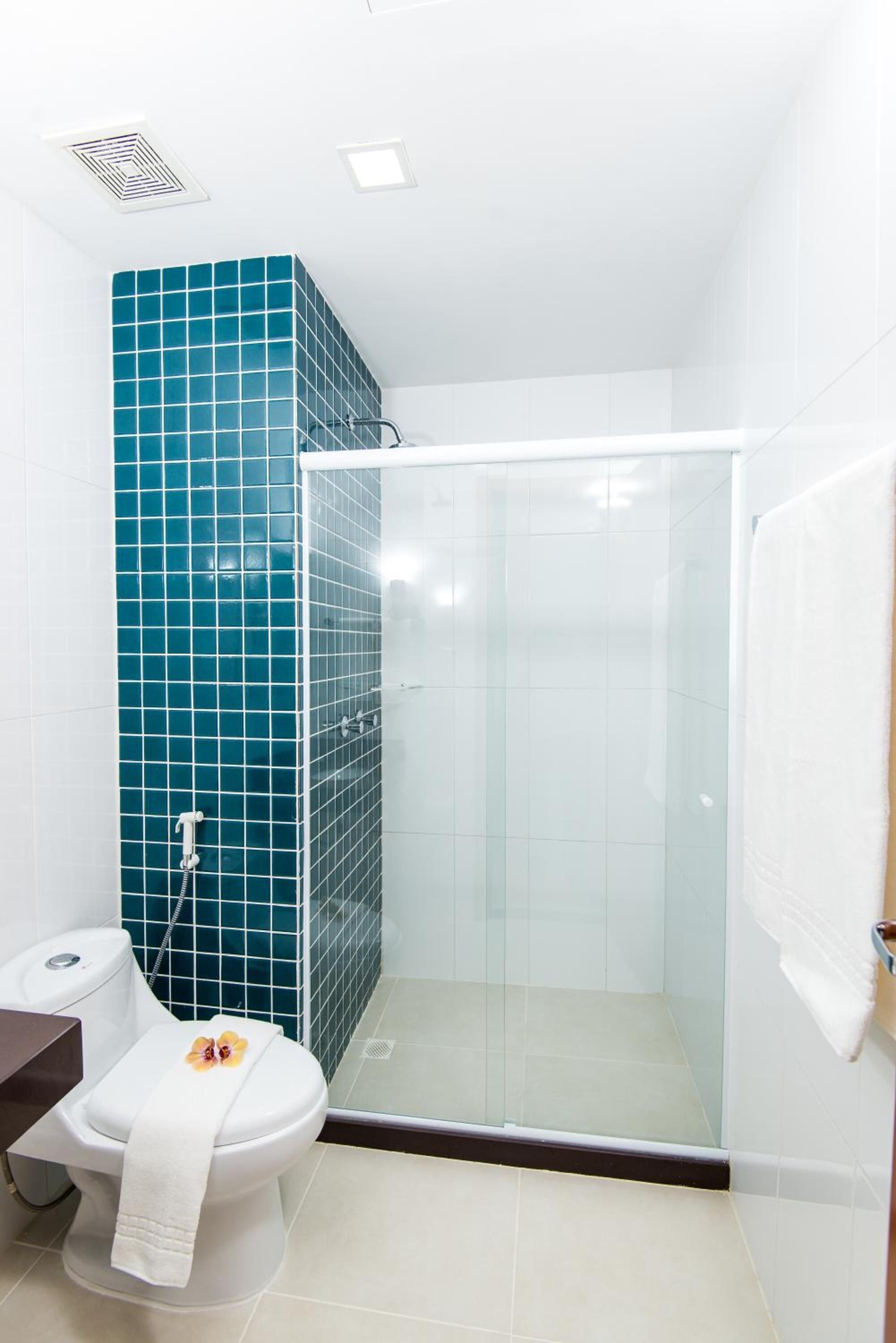 shower, free toiletries, towels