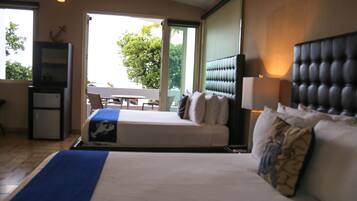 Panoramic Quadruple Room, 2 Queen Beds, Ocean View, Oceanfront | Room amenity