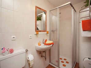 Douche, serviettes fournies