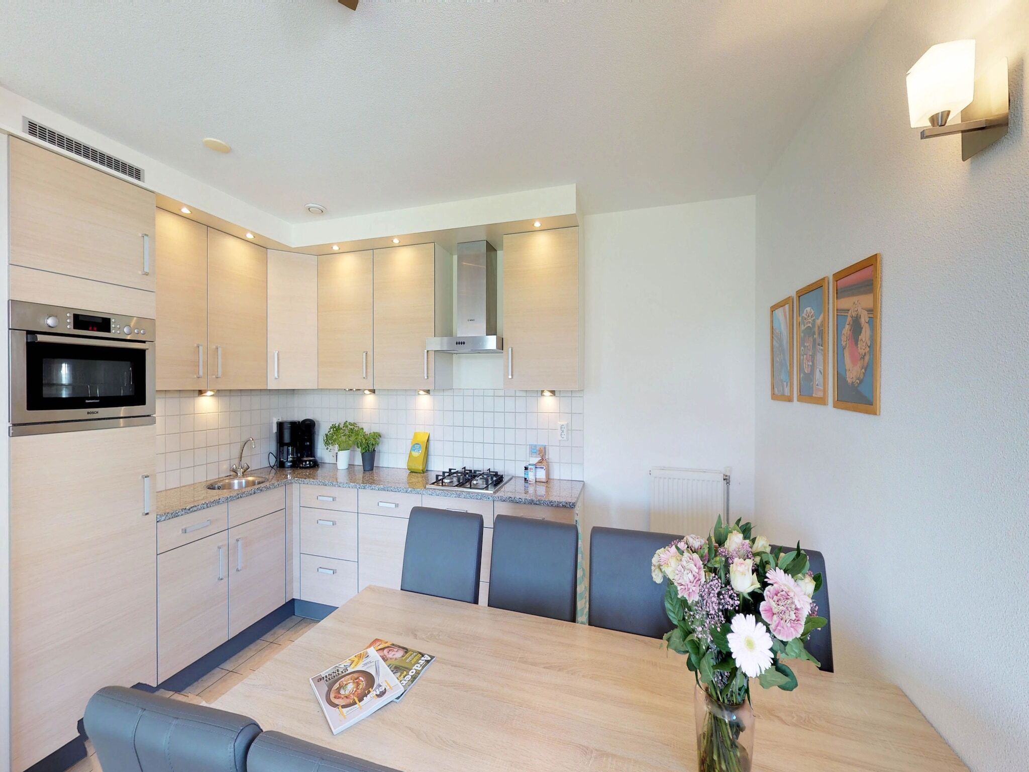 Een magnetron, een vaatwasser