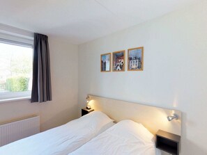 4 bedrooms, WiFi - Villa in Zeeland with Private Terrace (Kortgene)