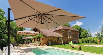 Spacieuse ferme avec piscine