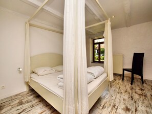 10 bedrooms, WiFi