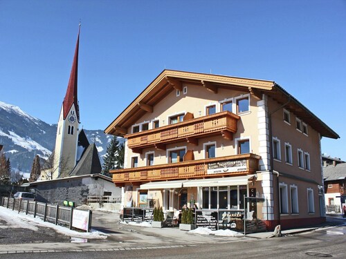Apartment in Uderns near Ski Lift Hochzillertal