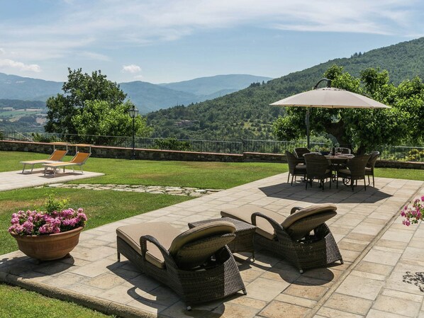 تناول الطعام بالخارج