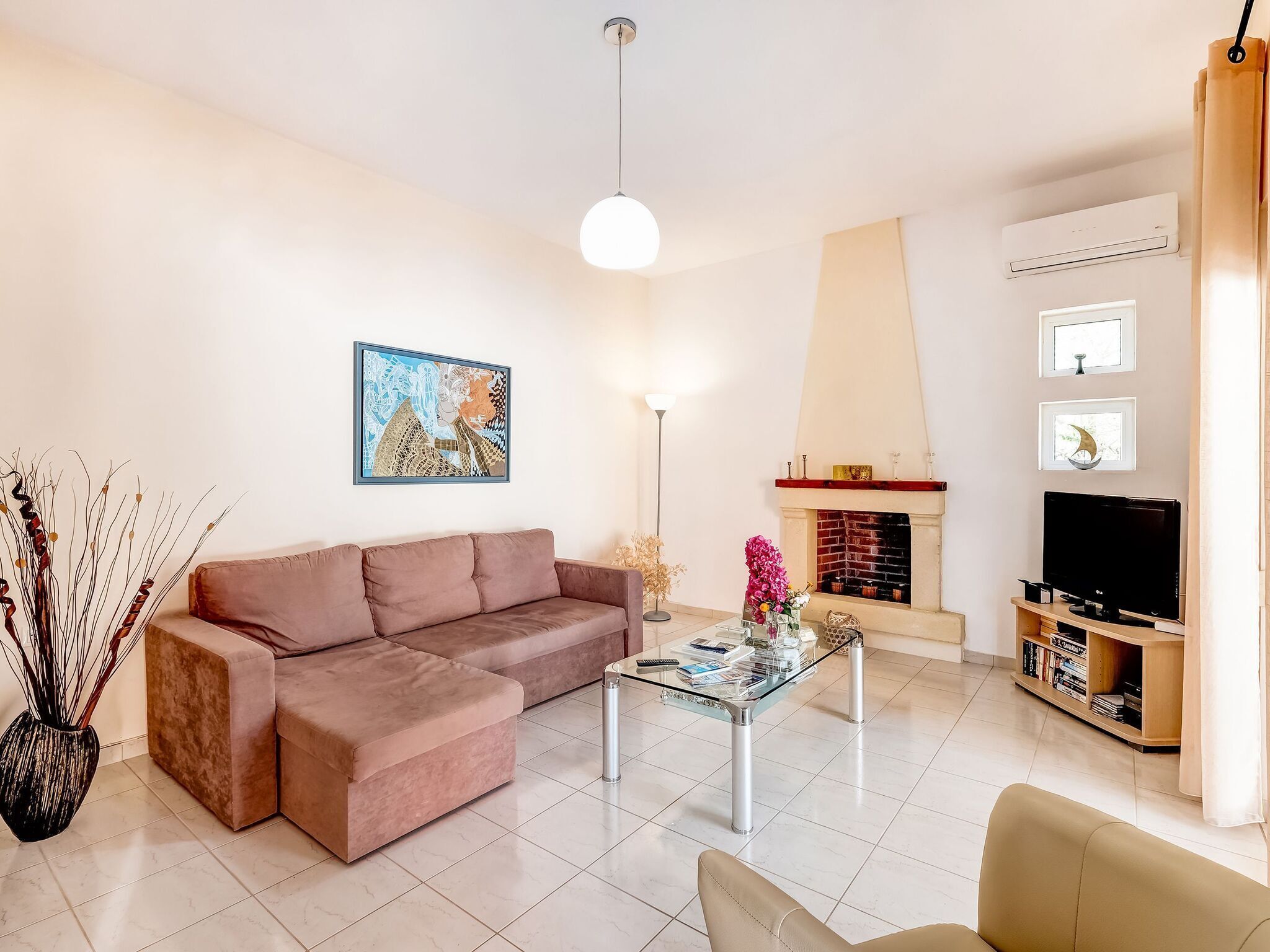 TV, fireplace