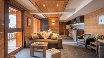 Smart TV, fireplace