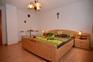 3 bedrooms, iron/ironing board