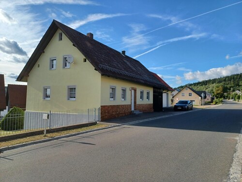 Schönes Ferienhaus mit großem Garten bei Stadlern