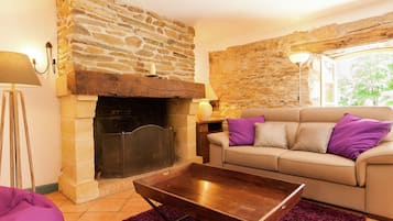 TV, fireplace, ping pong