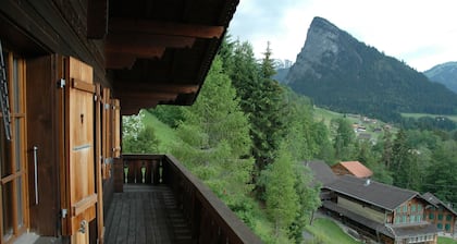 Vintage-Chalet in Horboden inmitten der Hügellandschaft