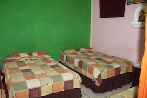 Standard Room, 2 Double Beds | Wi-Fi gratuit