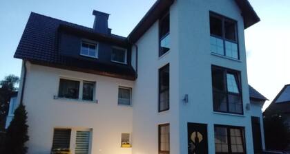 Moderni loma-asunto idyllisessä ympäristössä, jossa on oma terassi ja erillinen sisäänkäynti