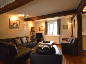 TV, DVD player, table football, stereo