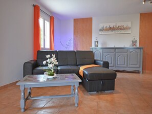 Fernseher, Tischtennisplatte