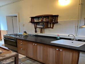 Refrigerador, microondas, horno y lavavajillas 