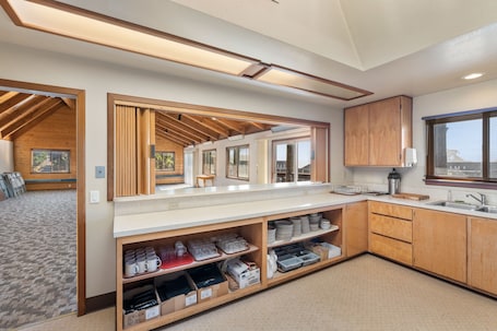 Meeting facility. Harbor Lite Lodge