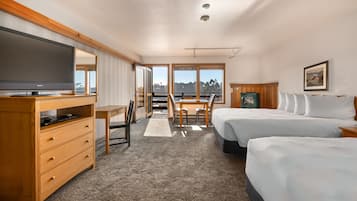 Chambre Simple Deluxe, 2 grands lits, balcon, vue port | Literie hypoallergénique, décoration personnalisée, bureau