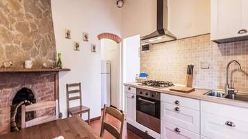 Frigorifero, forno, macchina per tè/caffè, seggiolone