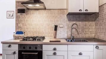 Frigorifero, forno, macchina per tè/caffè, seggiolone