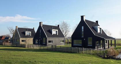 Villa en bord de mer avec jardin